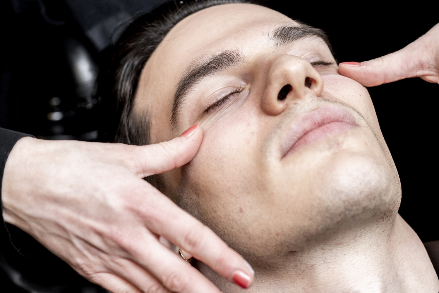 Tee se itse -miehen 5 minuutin päähieronta | M Relax Home Version