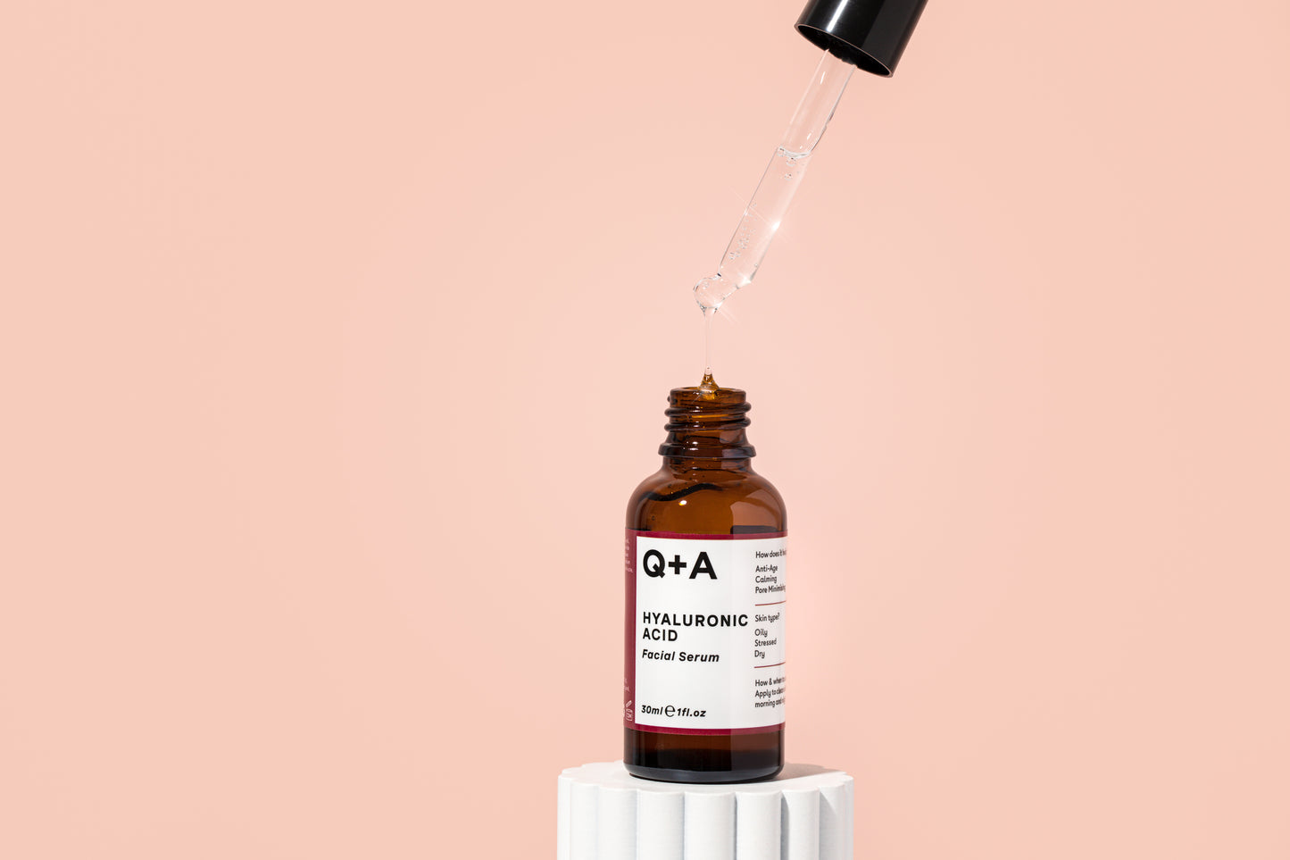 Q+A Hyaluronic Acid Facial Serum - kosteuttava seerumi hyaluronihapposeerumi pipettipullossa