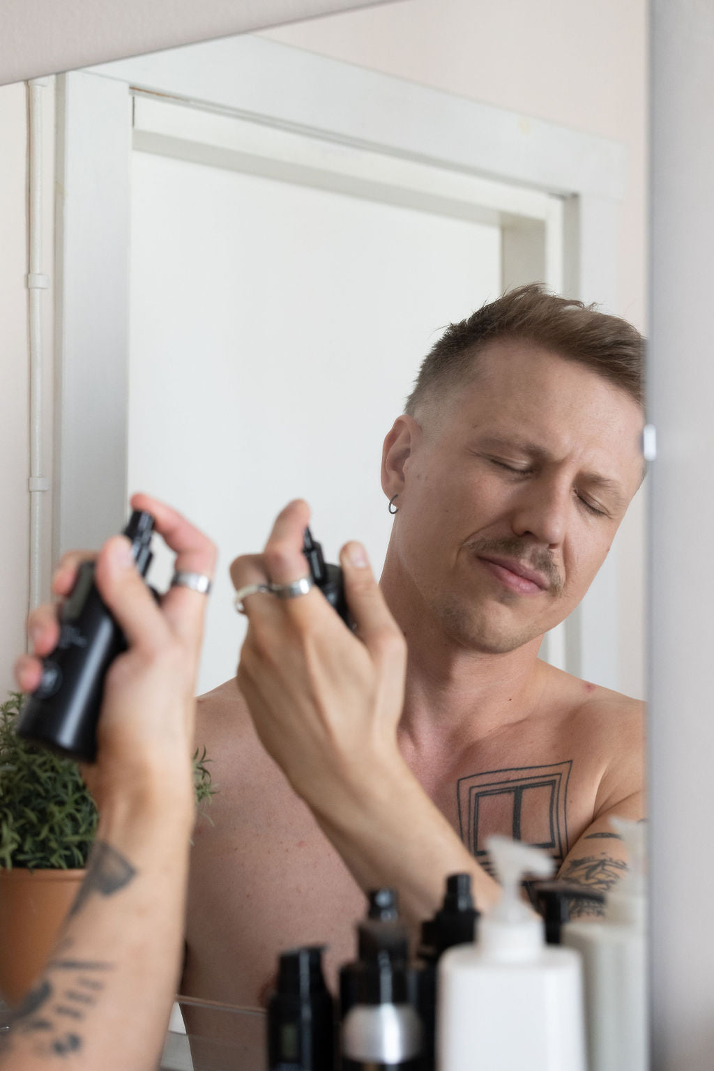 M Room No Pale kevyt itseruskettava